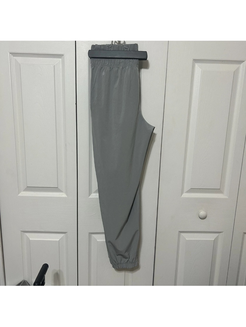 Zella Woman’s Gray Elastic-Waist Joggers Sz M NWT elastic ankles